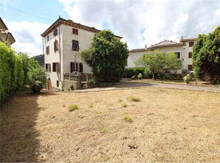 Villa con giardino a Capannori