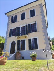 Villa con giardino, Carrara centro