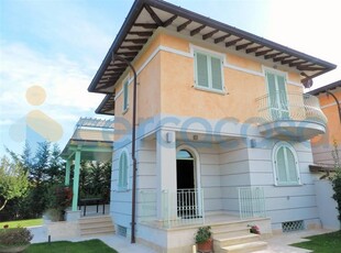 Villa in ottime condizioni in vendita a Pietrasanta