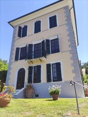 Villa in Vendita a Carrara S. Ceccardo