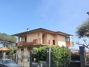 Villa in Vendita in a Aci Sant'Antonio
