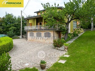 Villa in Vendita in Via deì Ciliegi 19 a Bosco Chiesanuova