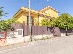 Villa in Vendita in Via Sant'Elpidio a Mare 1 a Roma