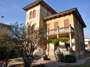 Villa in Vendita in Via Vittorio Veneto 11 a Cerea