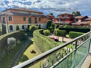 Villa quadrifamiliare in vendita a Castelletto Sopra Ticino