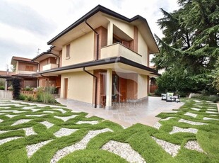 Villa unifamiliare in vendita in via monte nero , Vimercate