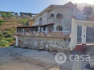 Villetta a schiera in Vendita in Via Piana degli Albanesi a Palermo