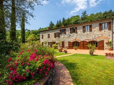 Villa di prestigio - ristrutturata a Ovest, Lucca