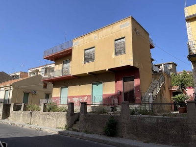 Casa indipendente con terrazzo a Reggio Calabria