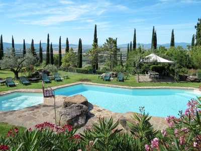 Casale con giardino, terrazza e piscina + vista panoramica