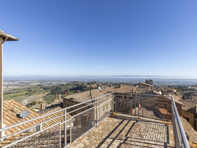 Appartamento con terrazzo, Montepulciano capoluogo