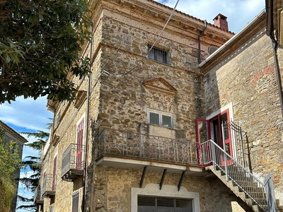 Palazzo a San Mauro Cilento in Via Vicolo Piazza