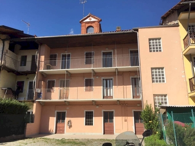 SAMONE: Casa di due appartamenti con ampio cortile €89.000