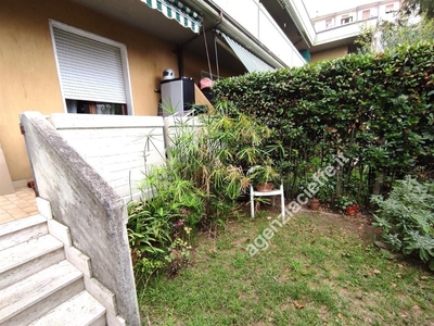 Casa indipendente con giardino a Massa