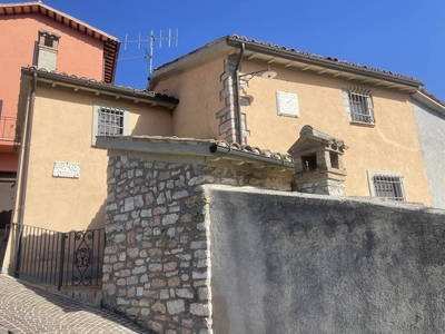 Casa indipendente in vendita a Cerreto di Spoleto - Zona: Cerreto di Spoleto - Centro