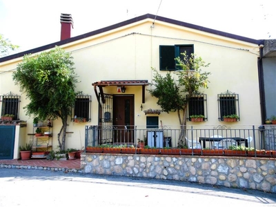 Casa semi indipendente ristrutturato a Montescudo-monte Colombo