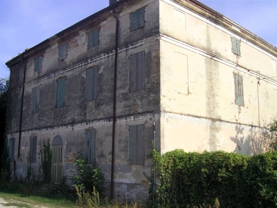 Rustico casale da ristrutturare in zona Valletta Valsecchi a Mantova