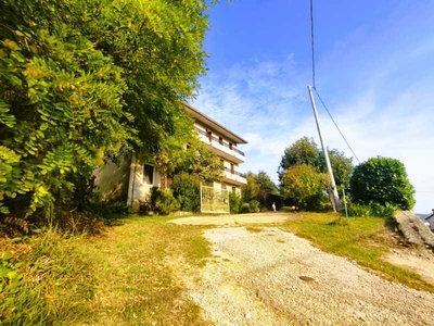 Villa Bifamiliare in Vendita ad Cornedo Vicentino - 230000 Euro