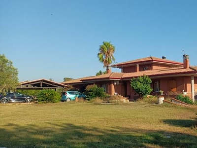 Villa in ottime condizioni in zona Borgo Podgora a Latina