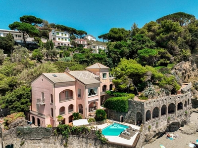 Affitta una villa al mare in Italia, Affitta una villa ad Albisola sulla prima costa - Immobili in Italia