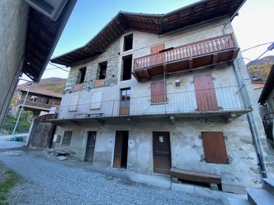Appartamento in vendita a Issogne Aosta
