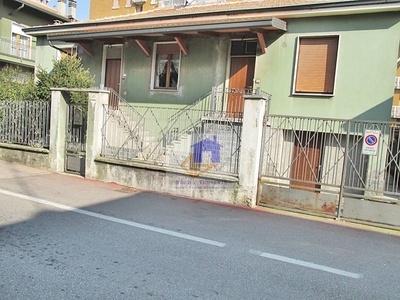 Bifamiliare in Via Cesare Battisti Paderno Dugnano a Paderno Dugnano