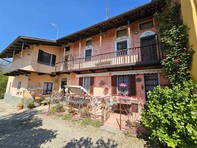 Casa semi indipendente in Strada Cantone Binella 14 in zona Barazzetto,vandorno a Biella