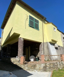 Casa semi indipendente in vendita a Beverino La Spezia Padivarma