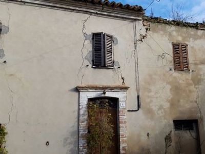 Casa singola da ristrutturare in zona Piagge a Castelplanio