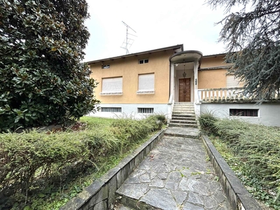 Casa singola in Strada Garella 99 in zona Barazzetto,vandorno a Biella