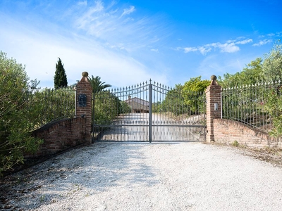 Casa singola in vendita a Montecarotto Ancona