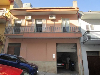 Casa singola in vendita a Ragusa Via Colajanni