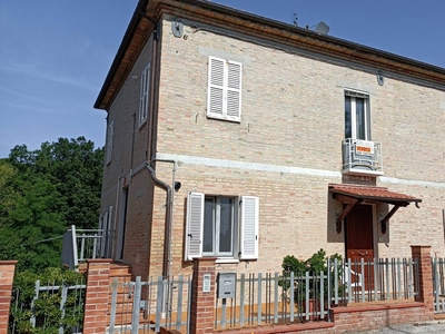 Casa singola in vendita a San Severino Marche Macerata Glorioso