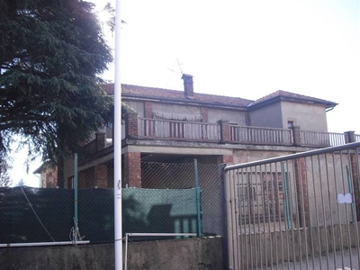 Casa singola in Via Tre Ponti a Erba