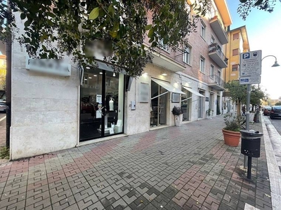 Negozio in vendita a Cassino, Corso della Repubblica , 251 - Cassino, FR