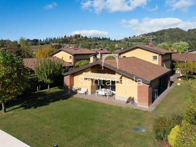 Villa di 350 mq in vendita Via Giuseppe Garibaldi, 3, Mozzo, Lombardia