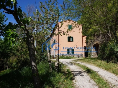 Rustico casale in vendita a Bagnoregio Viterbo Ponzano