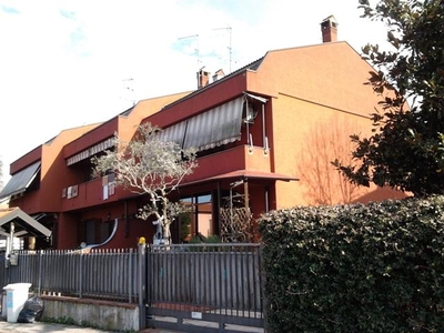 Villa a schiera in Sesto Ulteriano in zona Sesto Ulteriano a San Giuliano Milanese