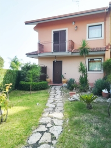 Villa in vendita a Aci Sant'antonio Catania Lavinaio