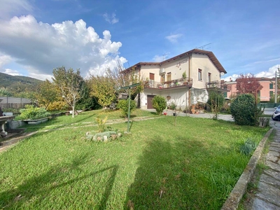 Villa bifamiliare in vendita a Ameglia La Spezia