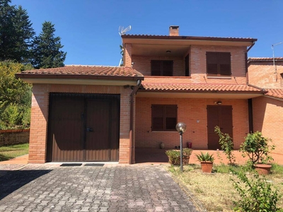 Villa bifamiliare in vendita a Castelnuovo Berardenga Siena Quercegrossa