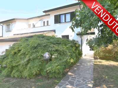 Villa bifamiliare in vendita a Fara Gera D'adda Bergamo
