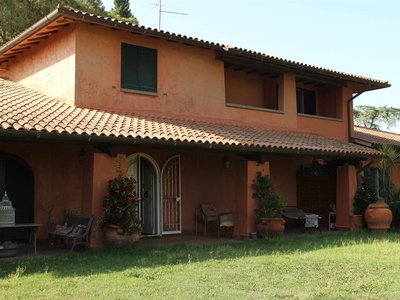 Villa bifamiliare in vendita a Grosseto Rugginosina