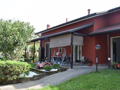 Villa bifamiliare in vendita a Usmate Velate Monza Brianza Usmate