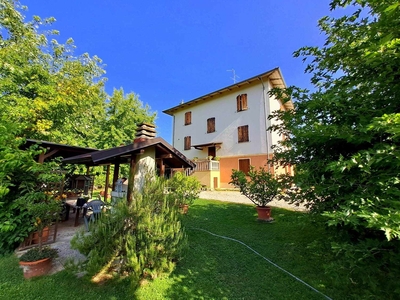 Villa bifamiliare in vendita a Vignola Modena