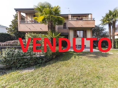 Villa bifamiliare in vendita a Villasanta Monza Brianza