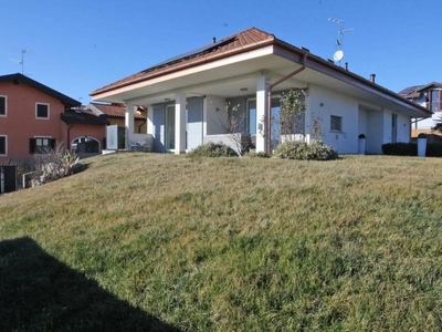 Prestigiosa villa di 384 mq in vendita Via monte bianco, Pombia, Novara, Piemonte