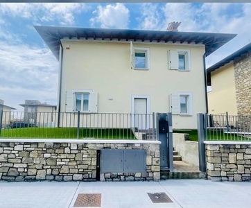 Villa in affitto a Manerba Del Garda Brescia
