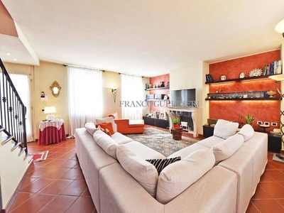 Villa in vendita a Besana In Brianza Monza Brianza Villa Raverio