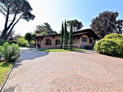 Villa in vendita a Erba Como Arcellasco